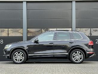 Volkswagen Touareg 3.0 TDI R-Line Pano Camera Euro-6 picture 6