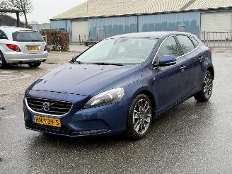 Gebrauchtwagen PKW Volvo V-40 2.0 D2 Panorama Camera EURO-6 2015/12