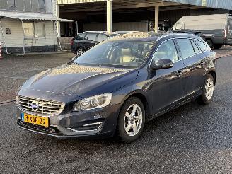 damaged passenger cars Volvo V-60 2.0 D4 Summum Dak Clima PDC 2014/8