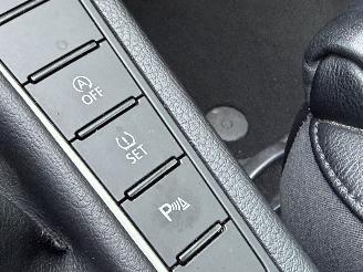 Volkswagen Passat 1.6 TDI Highline Leer Navi Clima PDC picture 14