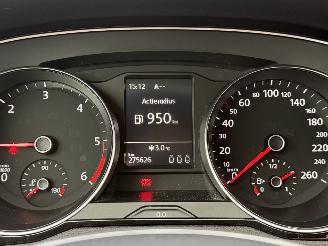 Damaged car Volkswagen Multivan 2.5 TDI Camper 2002/4