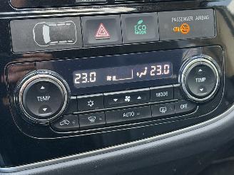 Mitsubishi Outlander 2.0 PHEV Instyle Camera Dak Clima picture 13