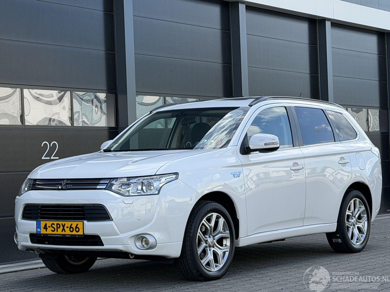 Mitsubishi Outlander 2.0 PHEV Instyle Camera Dak Clima