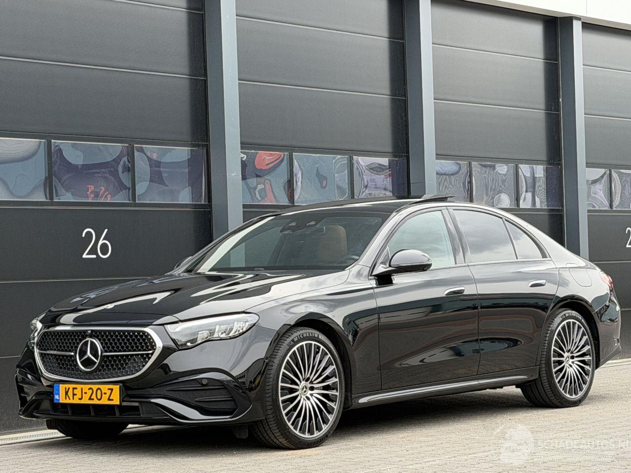 Mercedes E-klasse 300e AMG Hade-Up Hyperscreen 360 camera