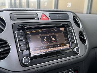 Volkswagen Tiguan 2.0 TDI Pano Leer Camera Clima picture 12