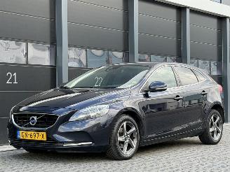 Damaged car Volvo V-40 2.0 D2 Navi Clima PDC 2015/7