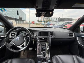 Volvo V-60 2.4 D6 AWD Plug-In Hybrid R-Design picture 5