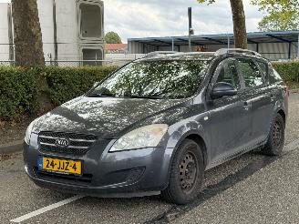 Schadeauto Kia Cee d 1.6 X-tra 2009/6