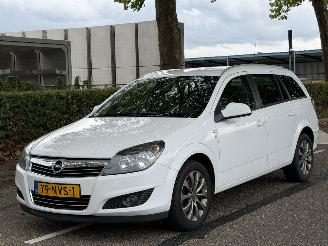 skadebil auto Opel Astra STATION WAGON 1.6 111 years Edition 2010/11