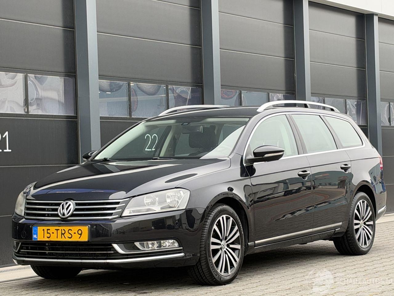 Volkswagen Passat 2.0 TDI Highline Leer Navi Clima PDC
