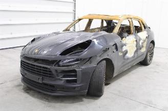 damaged passenger cars Porsche Macan  2019/7