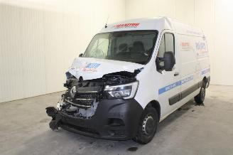 damaged passenger cars Renault Master  2021/4