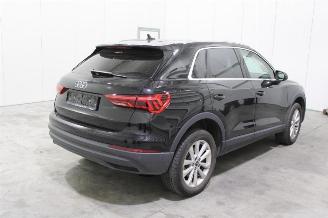 Audi Q3  picture 3