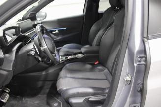 Peugeot 208  picture 6