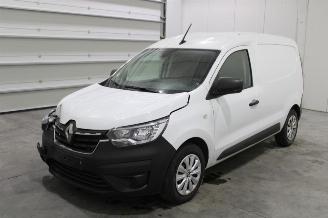 krockskadad bil auto Renault Express  2022/5