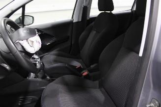Peugeot 208  picture 11