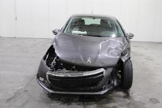 Peugeot 208  picture 6