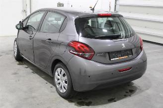 Peugeot 208  picture 4
