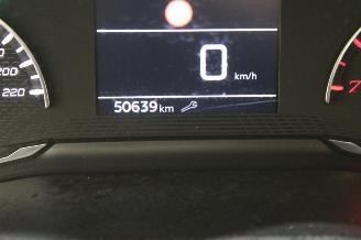 Peugeot 208  picture 13