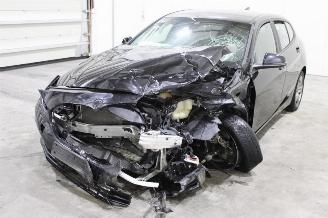 krockskadad bil auto BMW 1-serie 118 2022/1