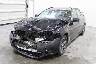 uszkodzony samochody osobowe BMW 5-serie 520 2023/4