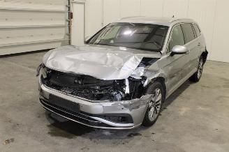 damaged passenger cars Volkswagen Passat  2021/3