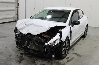 Damaged car Renault Clio  2023/6