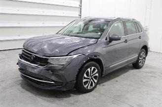 Vaurioauto  passenger cars Volkswagen Tiguan  2023/2