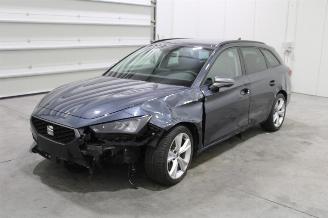 damaged passenger cars Seat Leon  2025/2