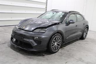 Vaurioauto  passenger cars Porsche Macan  2024/12