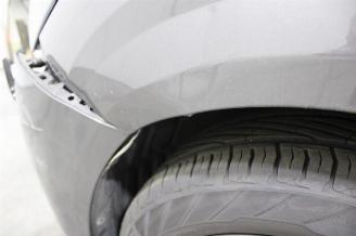 Peugeot 208  picture 8