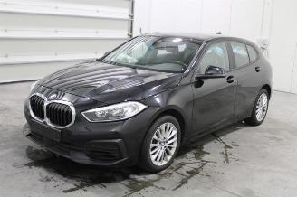 krockskadad bil auto BMW 1-serie 118 2020/6