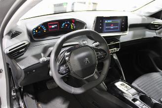 Peugeot 208  picture 8