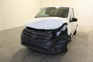 skadebil auto Mercedes Vito 2021/2