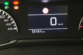 Peugeot 208  picture 12