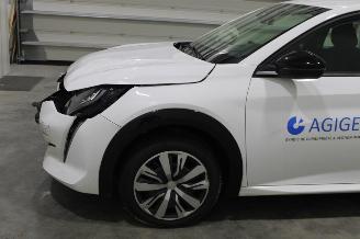 Peugeot 208  picture 5