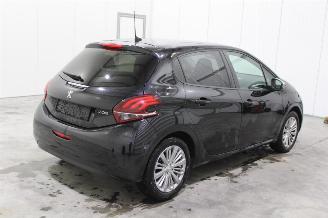 Peugeot 208  picture 3