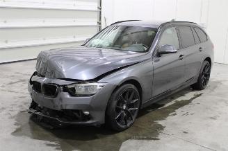 krockskadad bil auto BMW 3-serie 318 2019/6