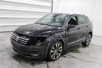 krockskadad bil auto Volkswagen Tiguan  2020/2