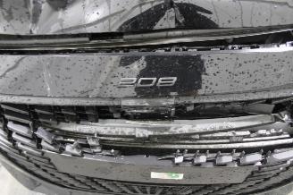 Peugeot 208  picture 8