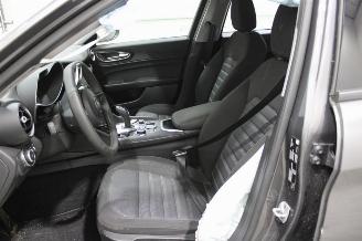 Alfa Romeo Giulia  picture 10