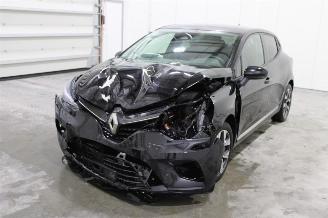 krockskadad bil auto Renault Clio  2021/8