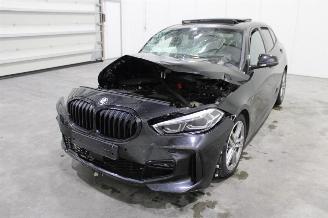 Coche accidentado BMW 1-serie 118 2024/3