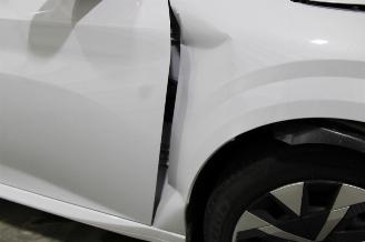 Peugeot 208  picture 7