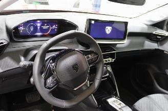 Peugeot 208  picture 11