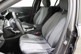 Peugeot 208  picture 11