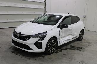 Damaged car Renault Clio  2024/3