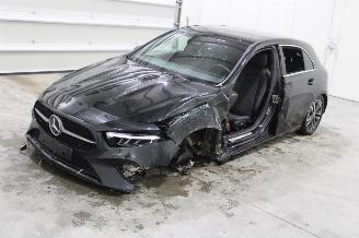Vrakbiler auto Mercedes A-klasse A 180 2024/4