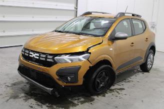 krockskadad bil auto Dacia Sandero  2023/7