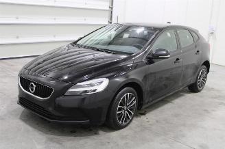 krockskadad bil auto Volvo V-40 V40 2019/4